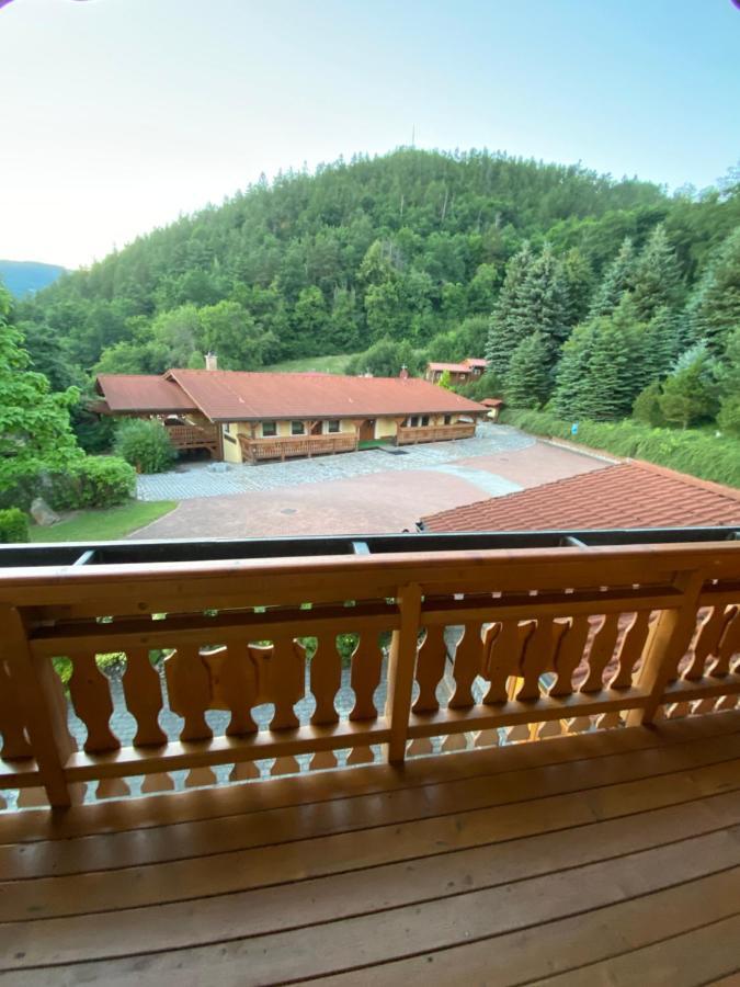 Hotel Selsky Dvur Perštejn Exterior foto
