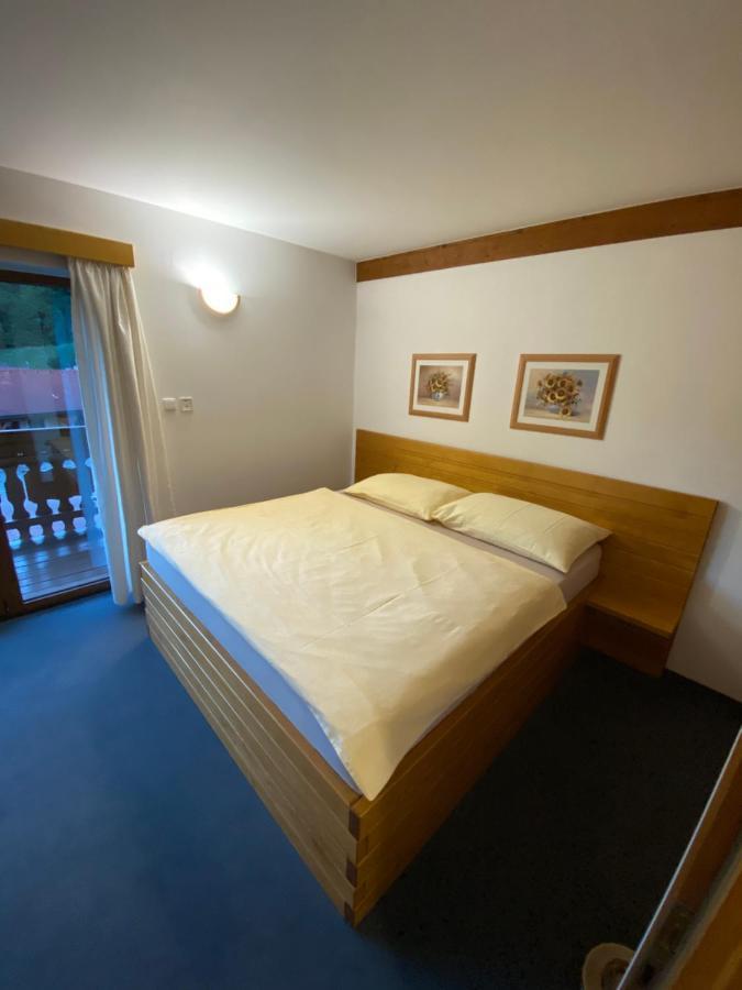 Hotel Selsky Dvur Perštejn Exterior foto